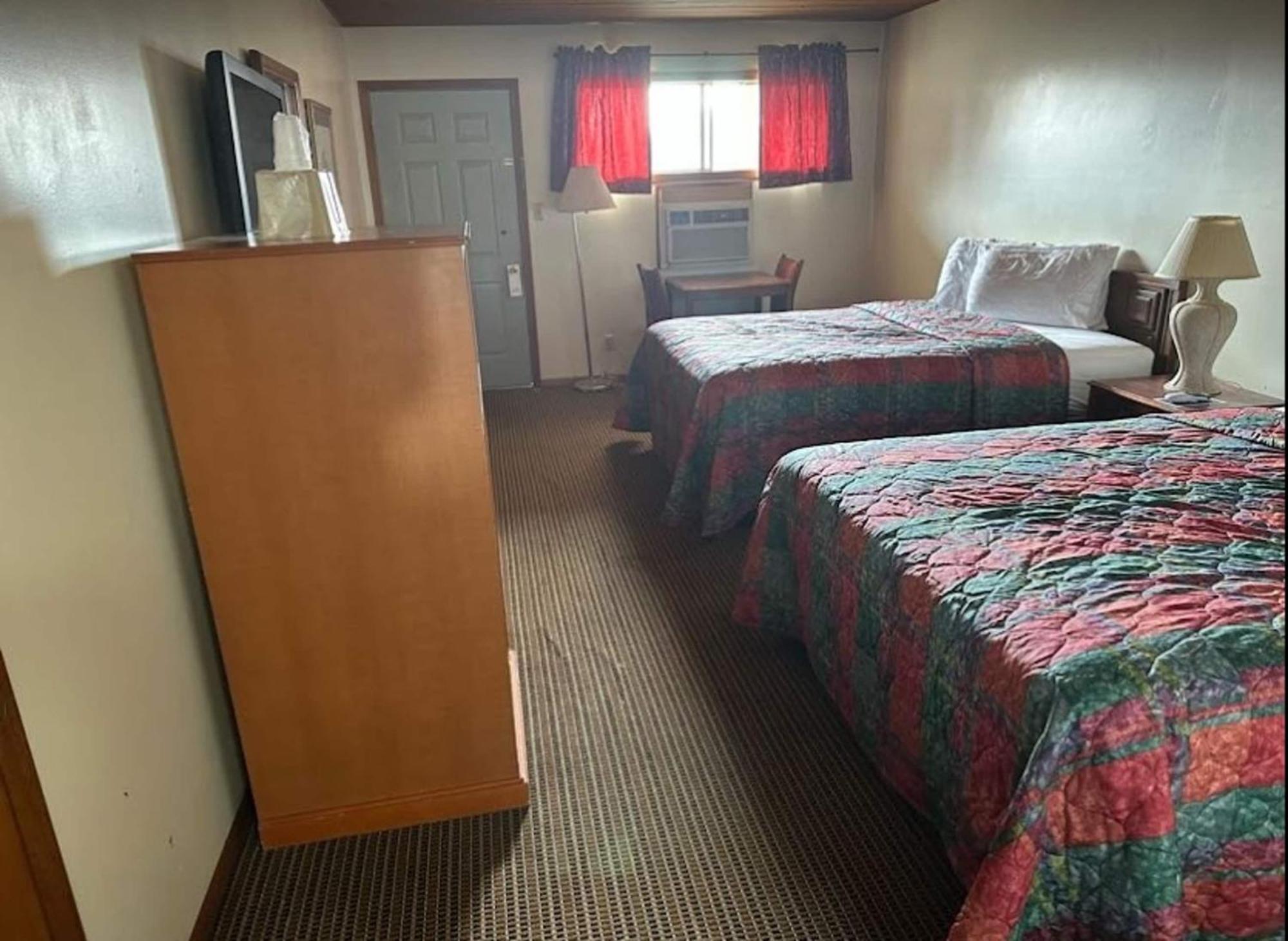 Love Hotels Western Holiday By Oyo At Harlan Lake Ne Алма Экстерьер фото