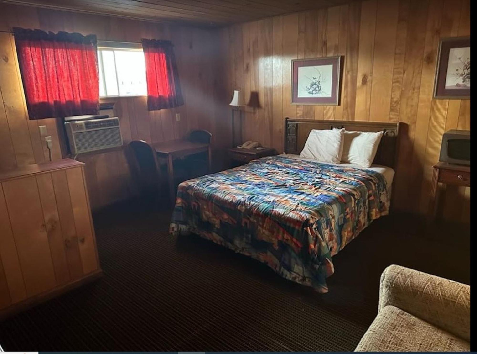 Love Hotels Western Holiday By Oyo At Harlan Lake Ne Алма Экстерьер фото