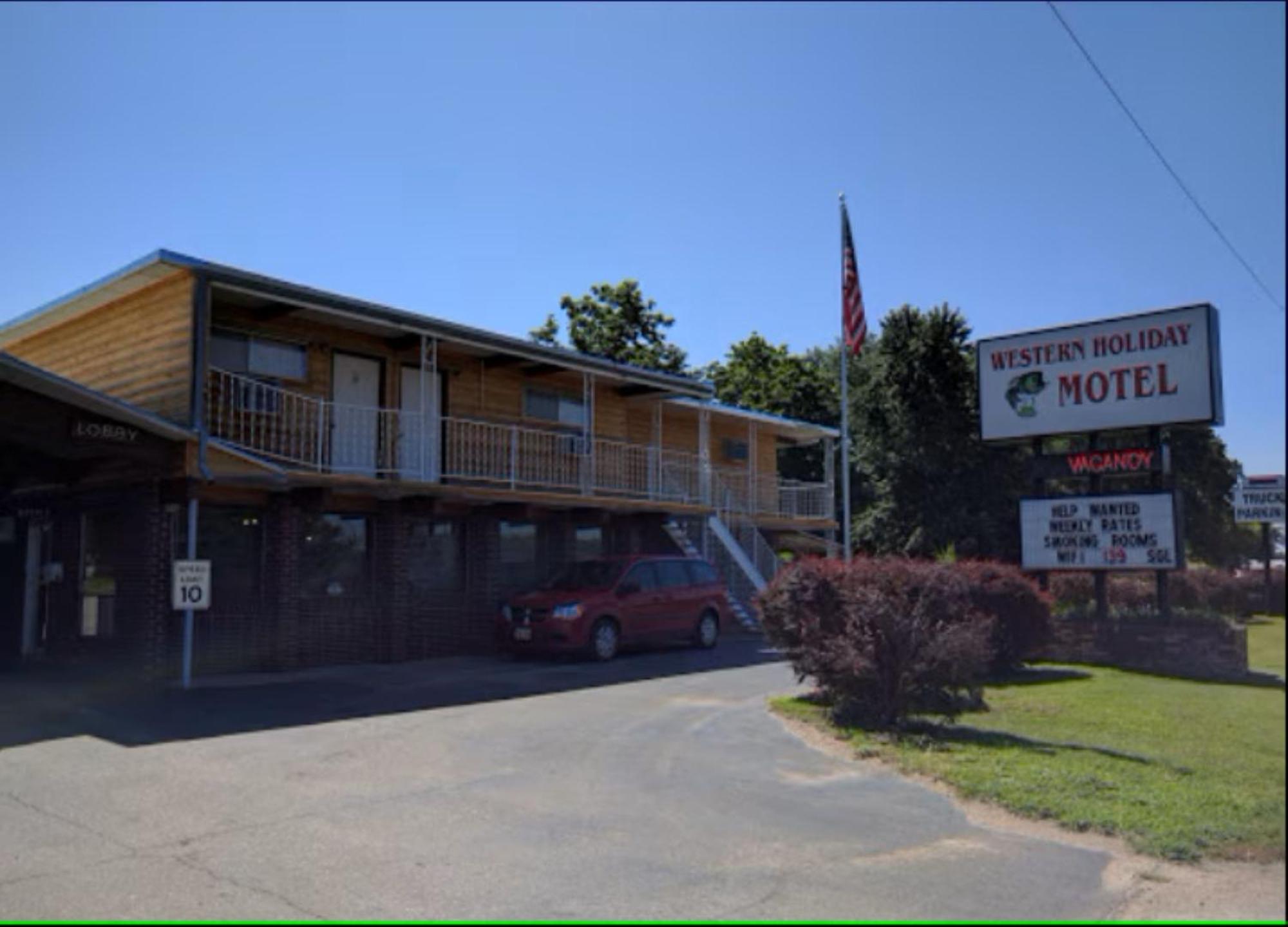 Love Hotels Western Holiday By Oyo At Harlan Lake Ne Алма Экстерьер фото