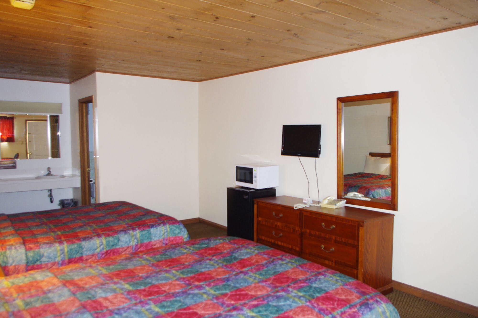 Love Hotels Western Holiday By Oyo At Harlan Lake Ne Алма Экстерьер фото